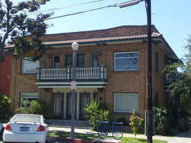 Building Photo - 642 W 8th St