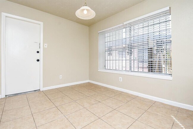 Building Photo - 15222 Morning Dove Dr