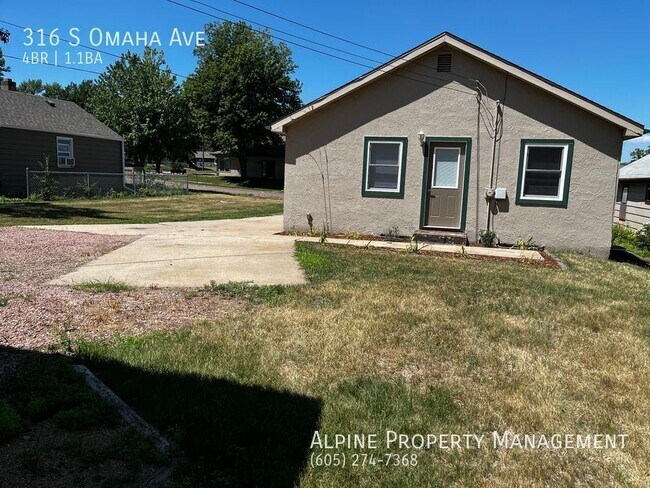 Building Photo - 4 Bed/1.5 Bath with Triple Stall Garage!