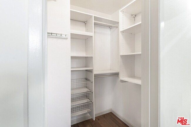 Building Photo - 2216 S Bentley Ave