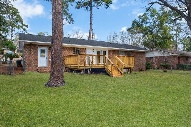 Building Photo - Freshly Remodeled 4 Bedroom 2 Bathroom Single Family Home.