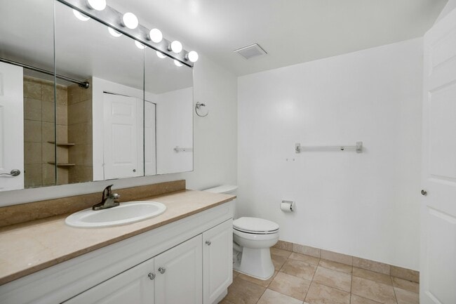 Building Photo - 100 Old Palisade Rd