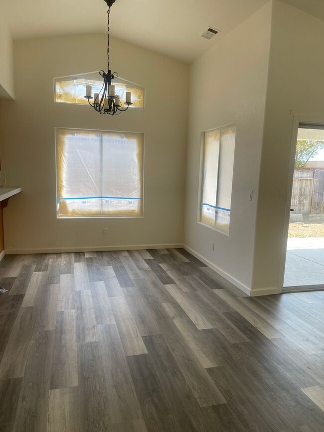 Building Photo - Charming 3-Bedroom, 2-Bathroom Home for Rent in Quiet Neighborhood