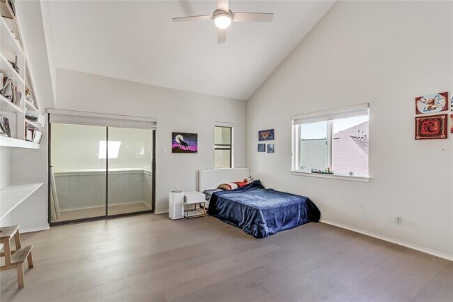 Building Photo - 5606 Sedgefield Dr