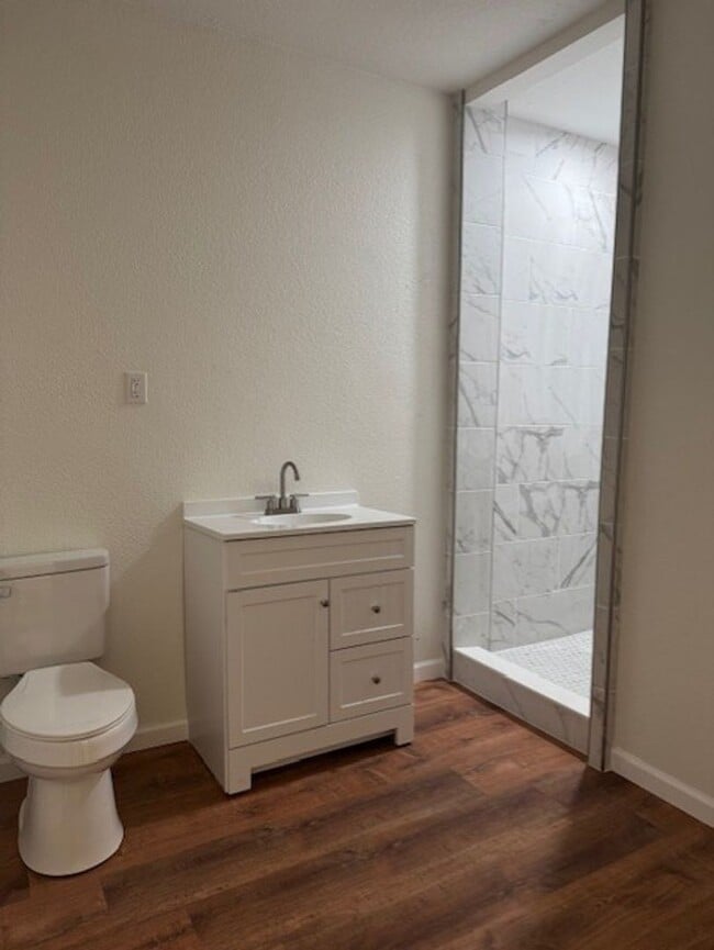 Building Photo - Newly renovated 4 bedroom, 2 bath block home