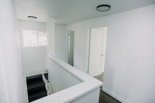 Building Photo - Charming 4-Bedroom Home with Stunning View...