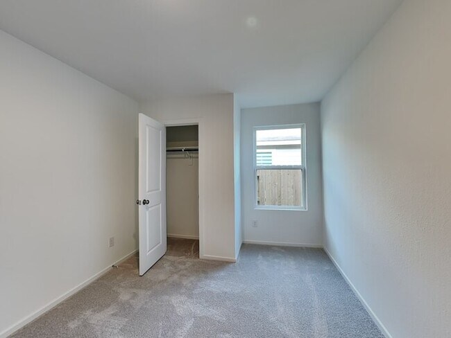 Building Photo - 21083 Santopadre St