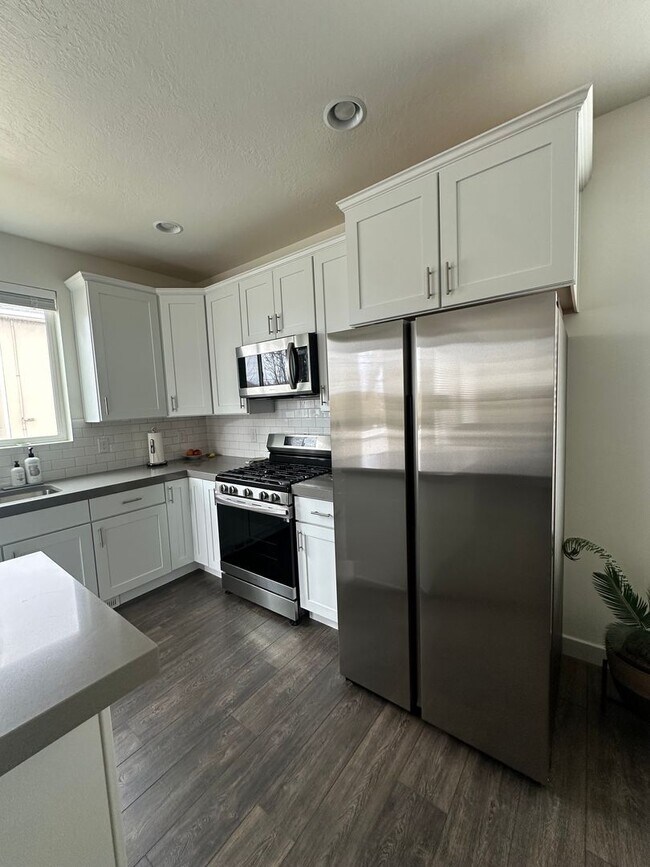 Building Photo - GORGEOUS Bountiful Home!!!