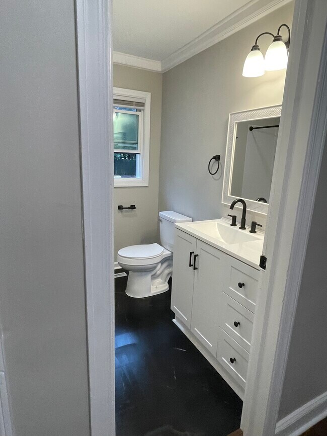 Building Photo - 909 Sandalwood Dr