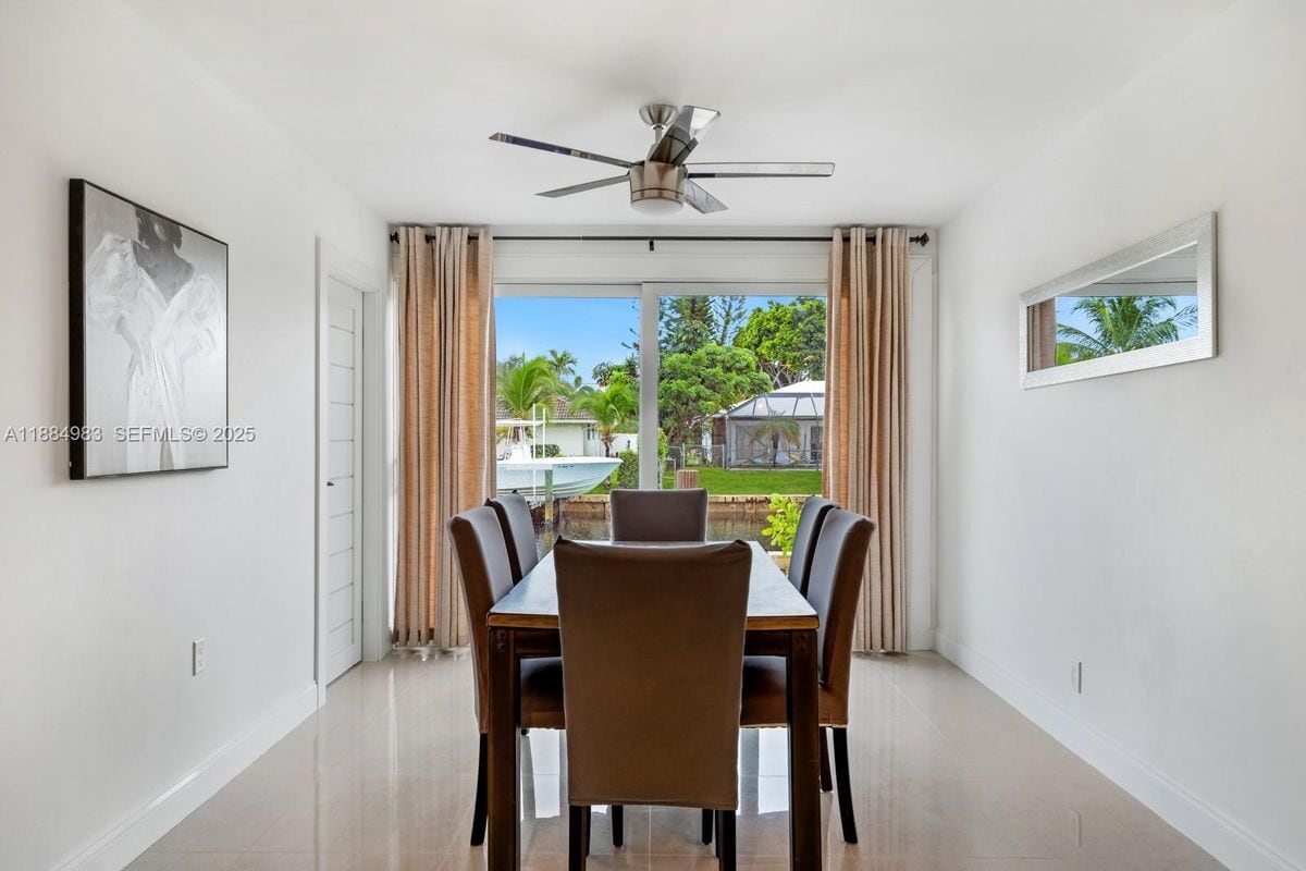 Building Photo - 2830 NE 56th Ct