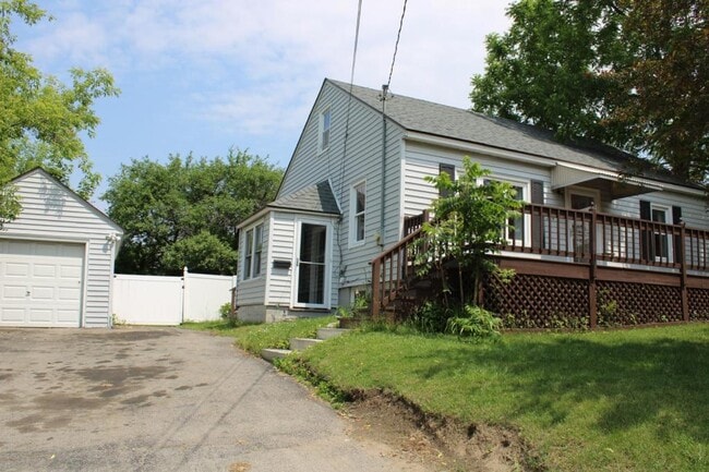 Building Photo - 254 Church St