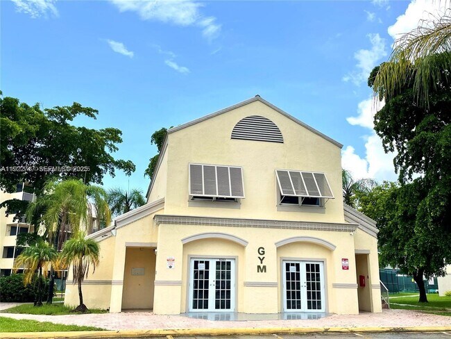 Building Photo - 8290 Lake Dr