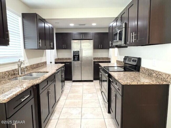 Building Photo - 38 Valhalla Ave