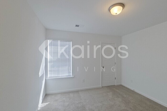 Building Photo - 103 English Oak Ln
