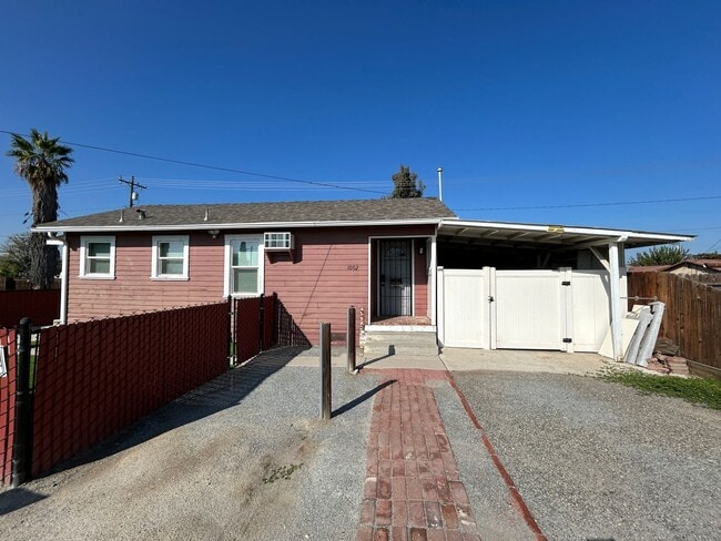 Building Photo - Why rent an apartment when you could have ...