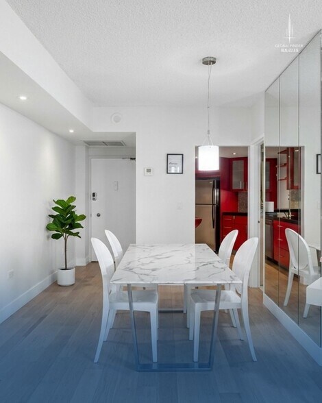 Building Photo - 801 Brickell Bay Dr