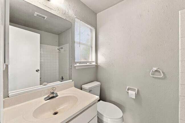 Building Photo - 4023 Briarglen Dr