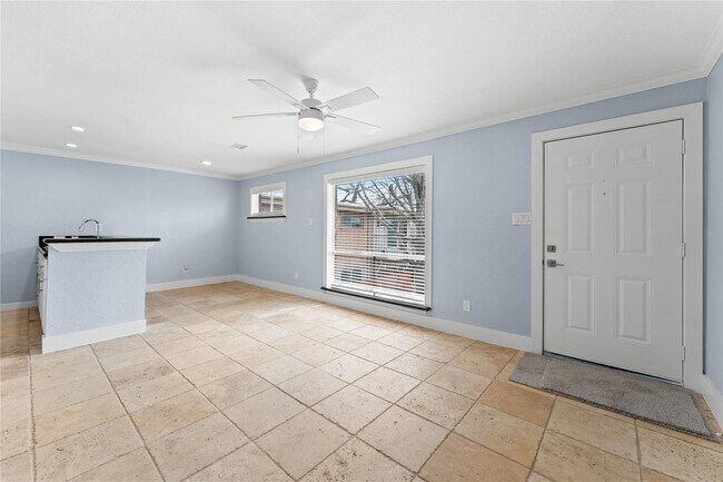 Building Photo - 8118 Albacore Dr