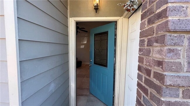 Building Photo - 4236 E Cherokee Dr