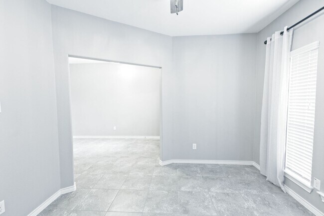 Building Photo - 3 bed plus home office for Lease