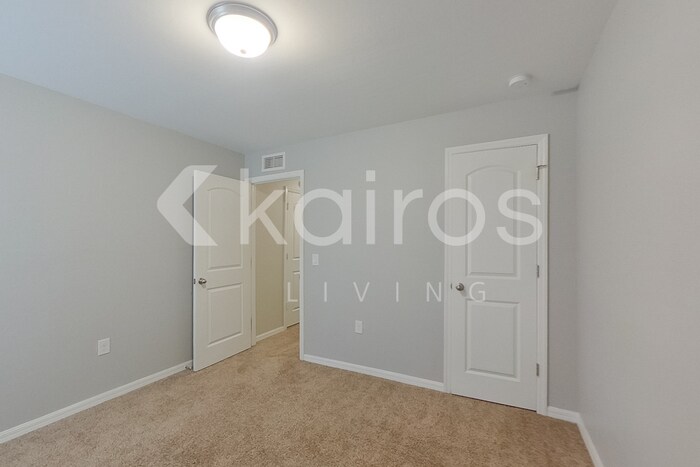 Building Photo - 54 Beth Ave S