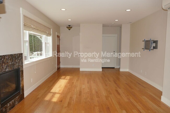 Building Photo - 3032 NW 59th St