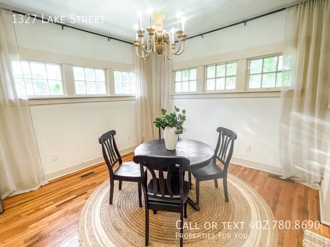 Building Photo - 1327 Lake St