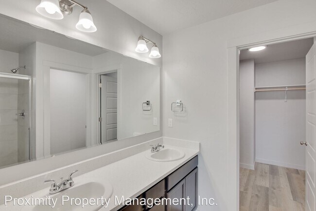 Building Photo - 3 br, 2.5 bath House - 11218 W. Knightsbri...