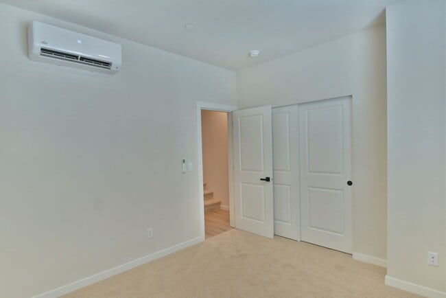 Building Photo - 3bd/2.5ba Lynnwood Townhome