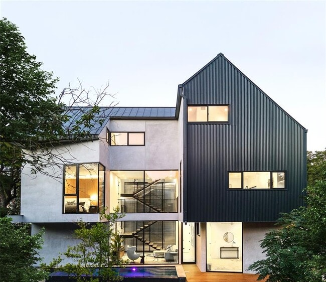 Building Photo - 1111 W 31st St