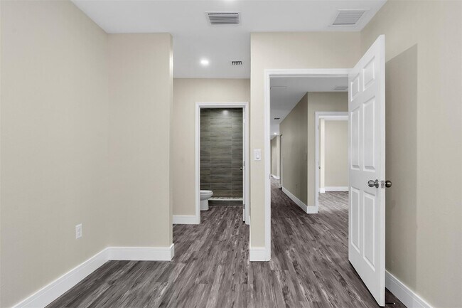 Building Photo - 2451 NW 21st St