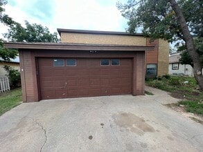 Building Photo - AVAILABLE NOW! 3/2/2