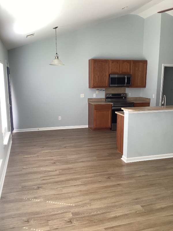 Building Photo - 93 Avonshire Dr