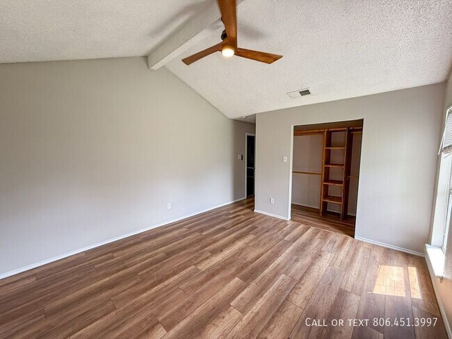 Building Photo - 6107 8th Dr