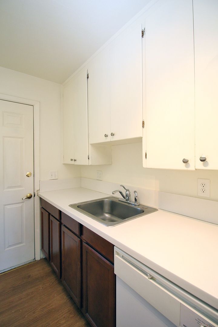 Building Photo - 2208-2208 NE 80th Ave