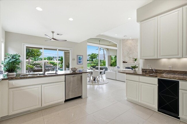 Building Photo - 78905 Mission Dr W