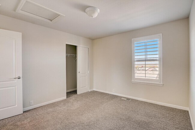 Building Photo - 16653 Edwards Way