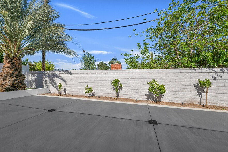 Building Photo - 11228 Louise Ave
