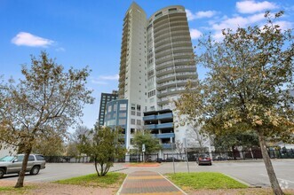 Building Photo - Downtown Condo on Rainey