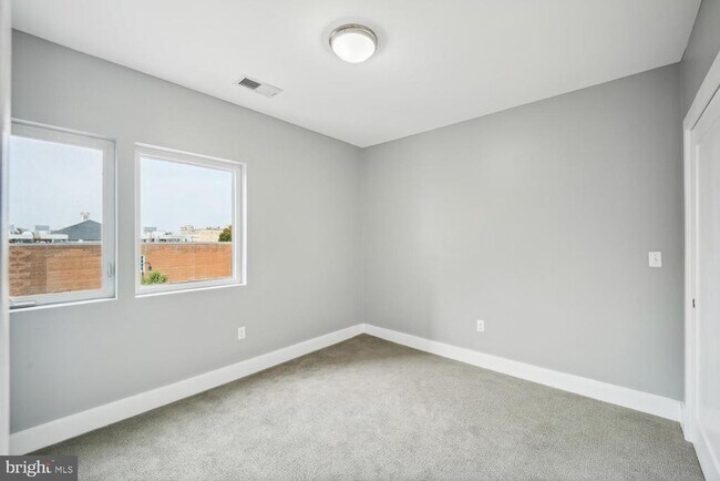 Building Photo - 2724 12th St NE