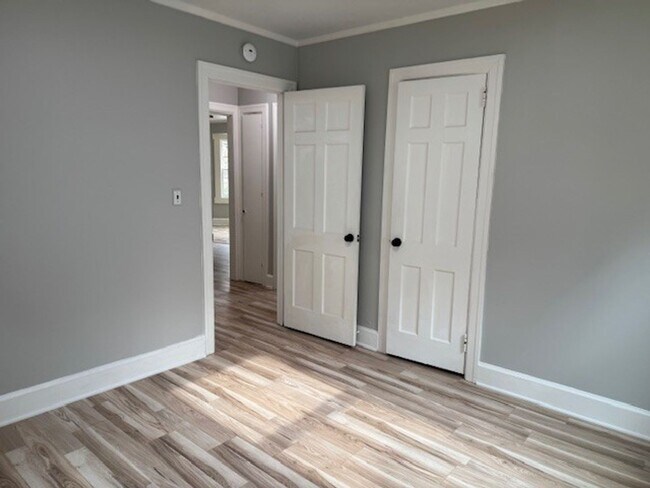 Building Photo - newly renovated 2 bedroom 1 bath home