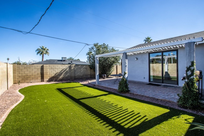 Building Photo - 3609 N Navajo Trail