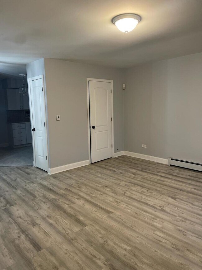 Building Photo - 102 N Kenilworth Ave