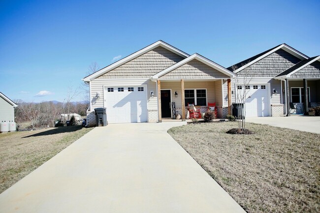 Building Photo - 1313 Emerald View Ct