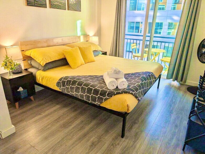 Building Photo - 2415 2nd Ave