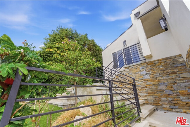 Building Photo - 1532 Glendon Ave