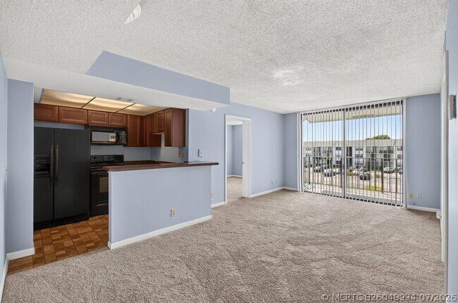 Building Photo - 724 Executive Center Dr
