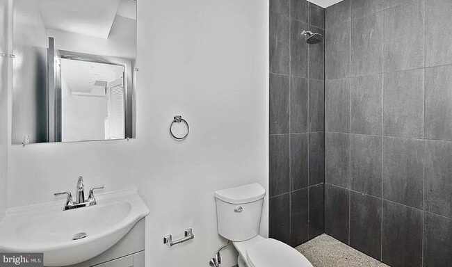 Building Photo - 2646 Janney St