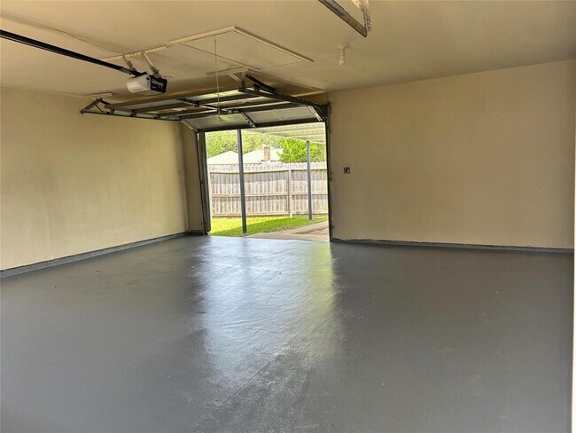 Building Photo - 1601 Washington Dr