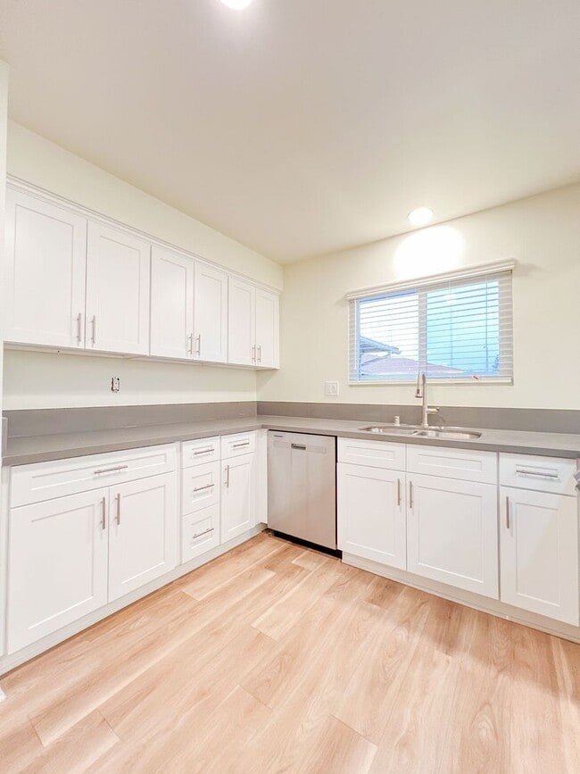 Building Photo - DELL